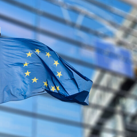 Wehende europäische Flagge Wehende europäische Flagge